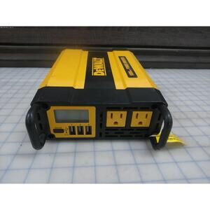 DEWALT Inverter 1000W DXAEPI1000 LCD Display & Two 120 volt Outlets